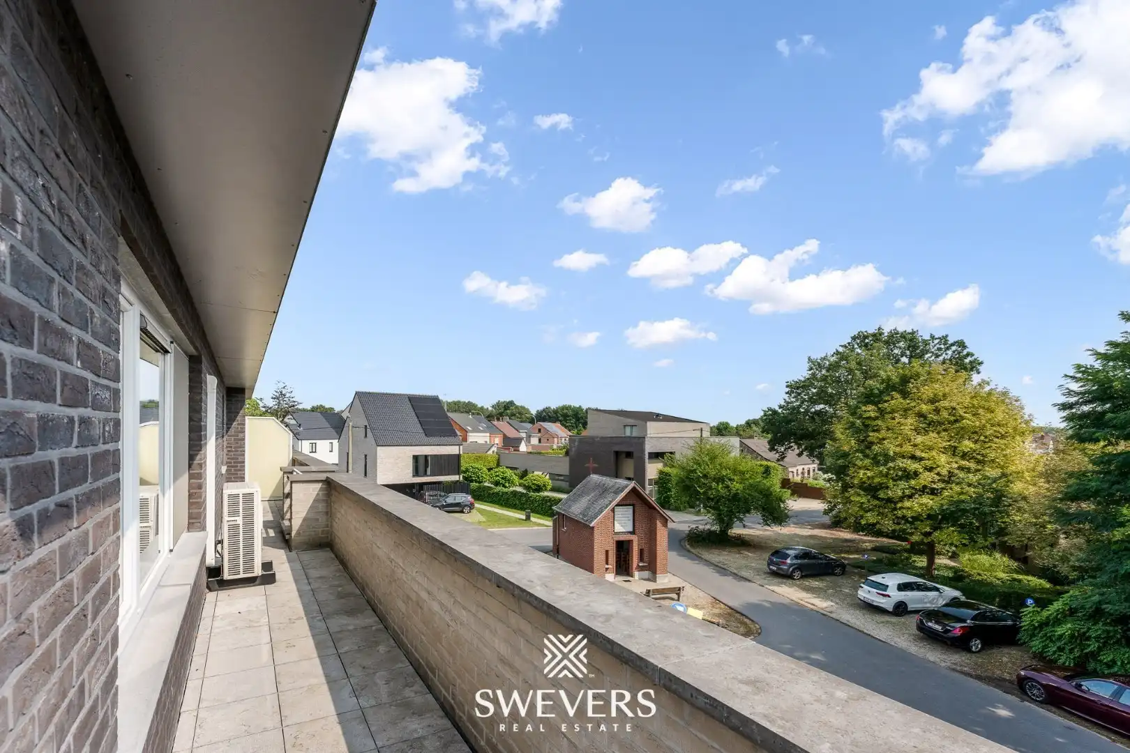 Ruim appartement net buiten Beringen-centrum met uitzicht rondom foto 25