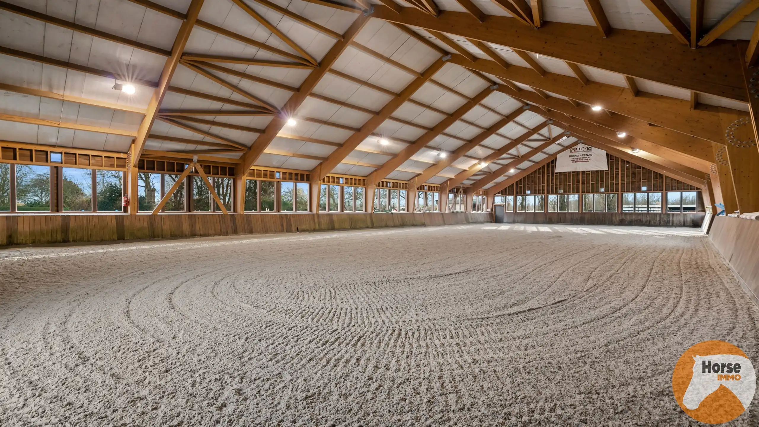 BORNEM – Professionele paardenaccommodatie met villa op 3HA foto 3