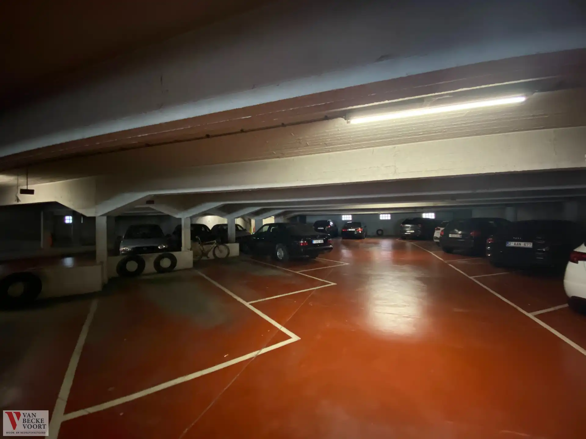 Centraal gelegen autostaanplaats foto 3