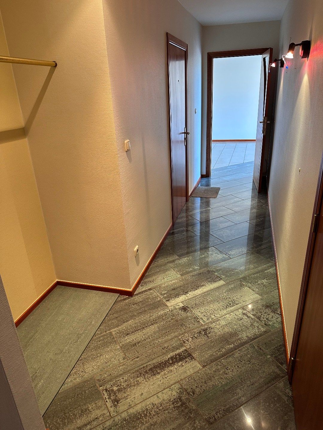 APPARTEMENT VAN 165m² MET 2 SLAAPKAMERS, 2 TERRASSEN en GESLOTEN GARAGE IN LANAKEN CENTRUM !  foto 2