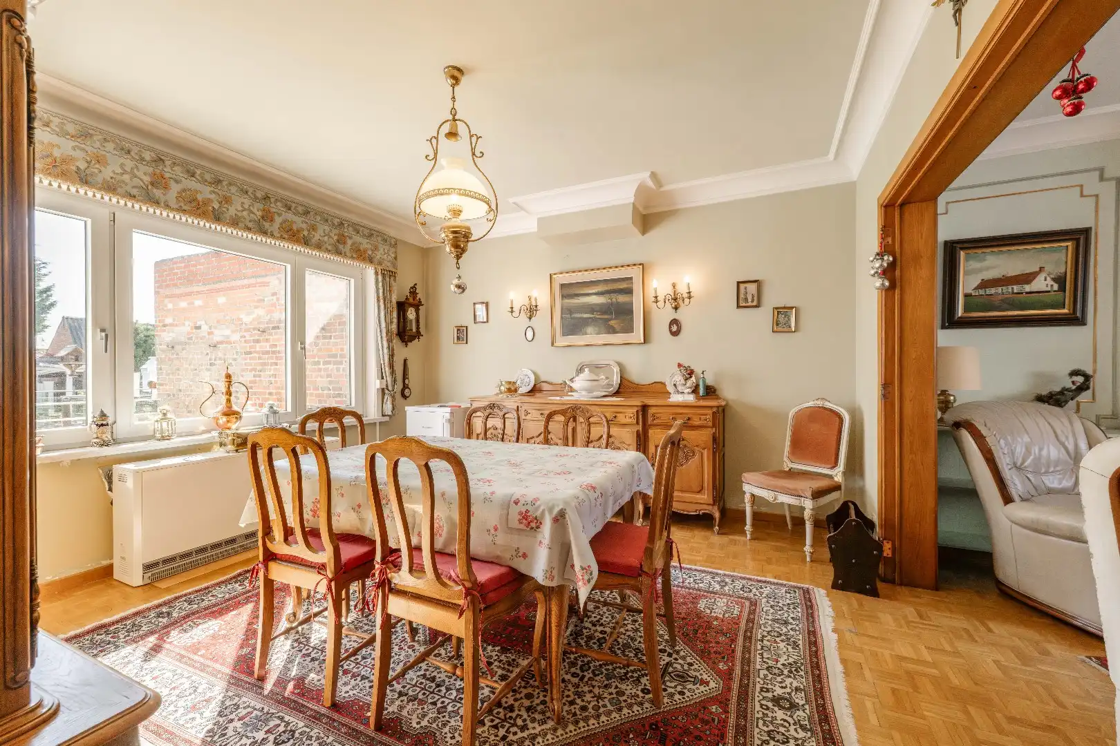 RUSTIG GELEGEN WONING MET DUBBELE GARAGE EN UITWEG!! foto 4