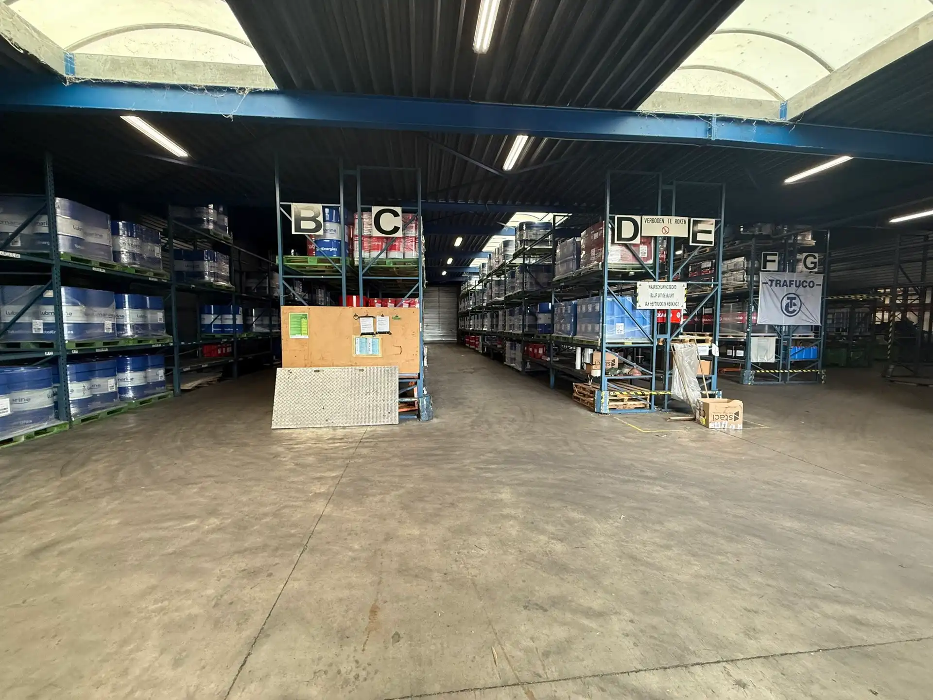 Magazijn met buitenruimte te huur in Schelle foto 2