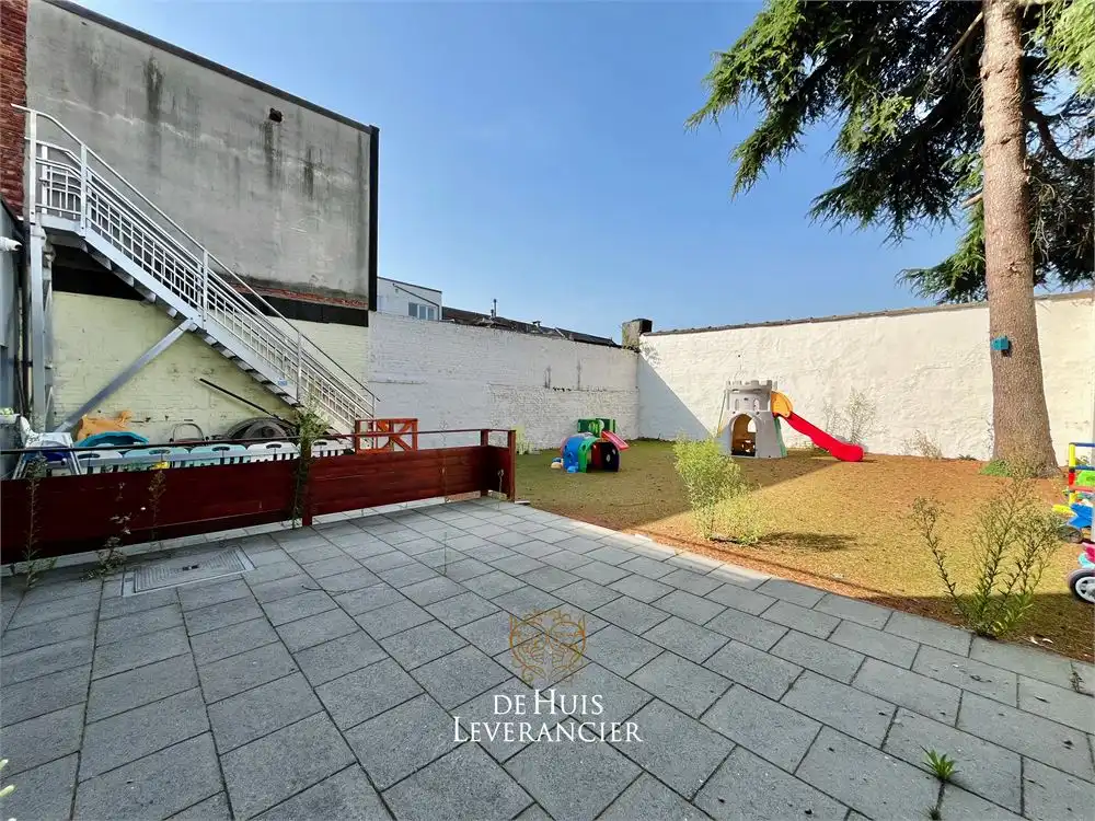 Uniek gebouw met handel en woongelegenheden te koop in Rumst foto 3