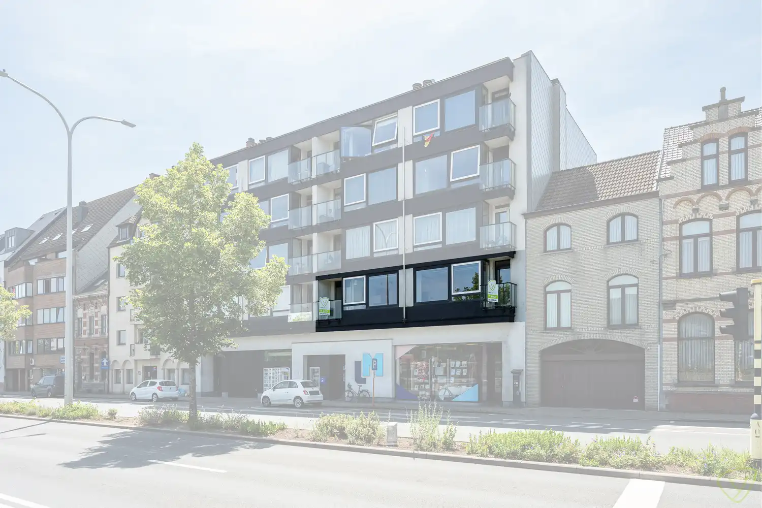 Uitzonderlijk groot appartement nabij het station van Eeklo! foto 2