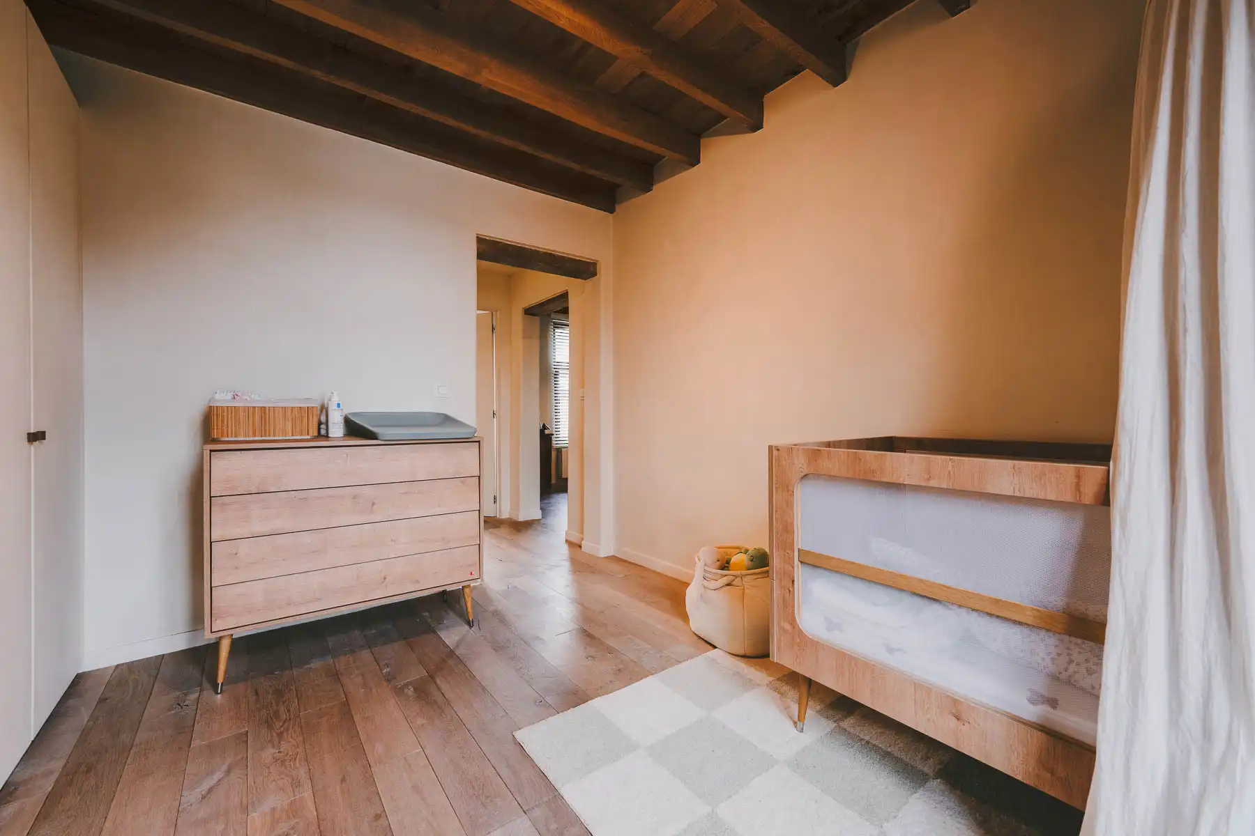 Prachtig gerenoveerde woning met 3 slaapkamers en stadstuin foto 24
