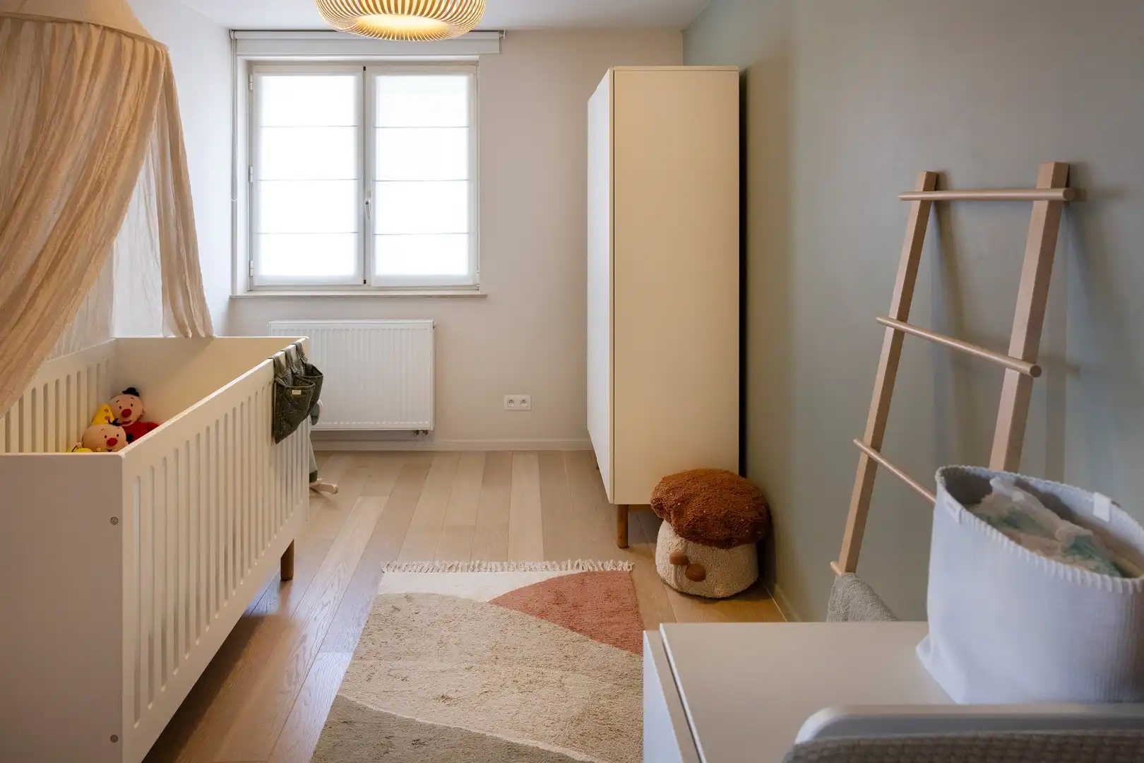 Verrassend ruime halfopen woning met 5 slaapkamers. foto 12
