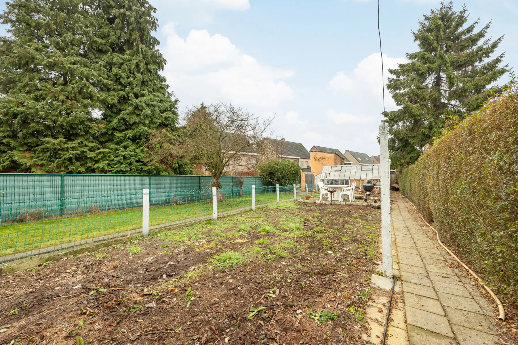 Totaal te renoveren EGW met 2 slpk, diepe tuin en fietsgang foto 11