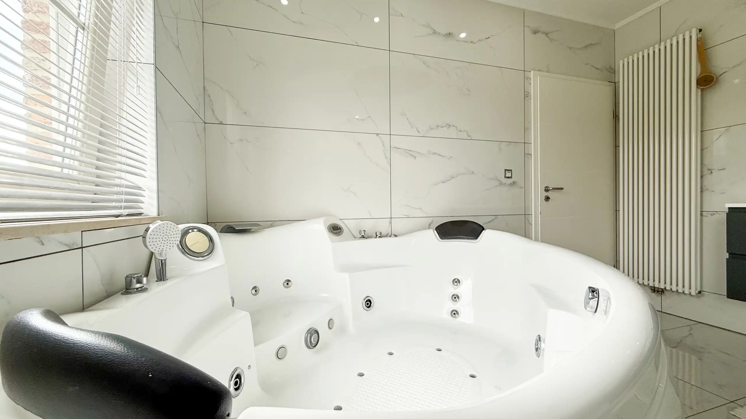 Exclusieve villa met luxueuze leefruimte en 7slpk + veranda! foto 28