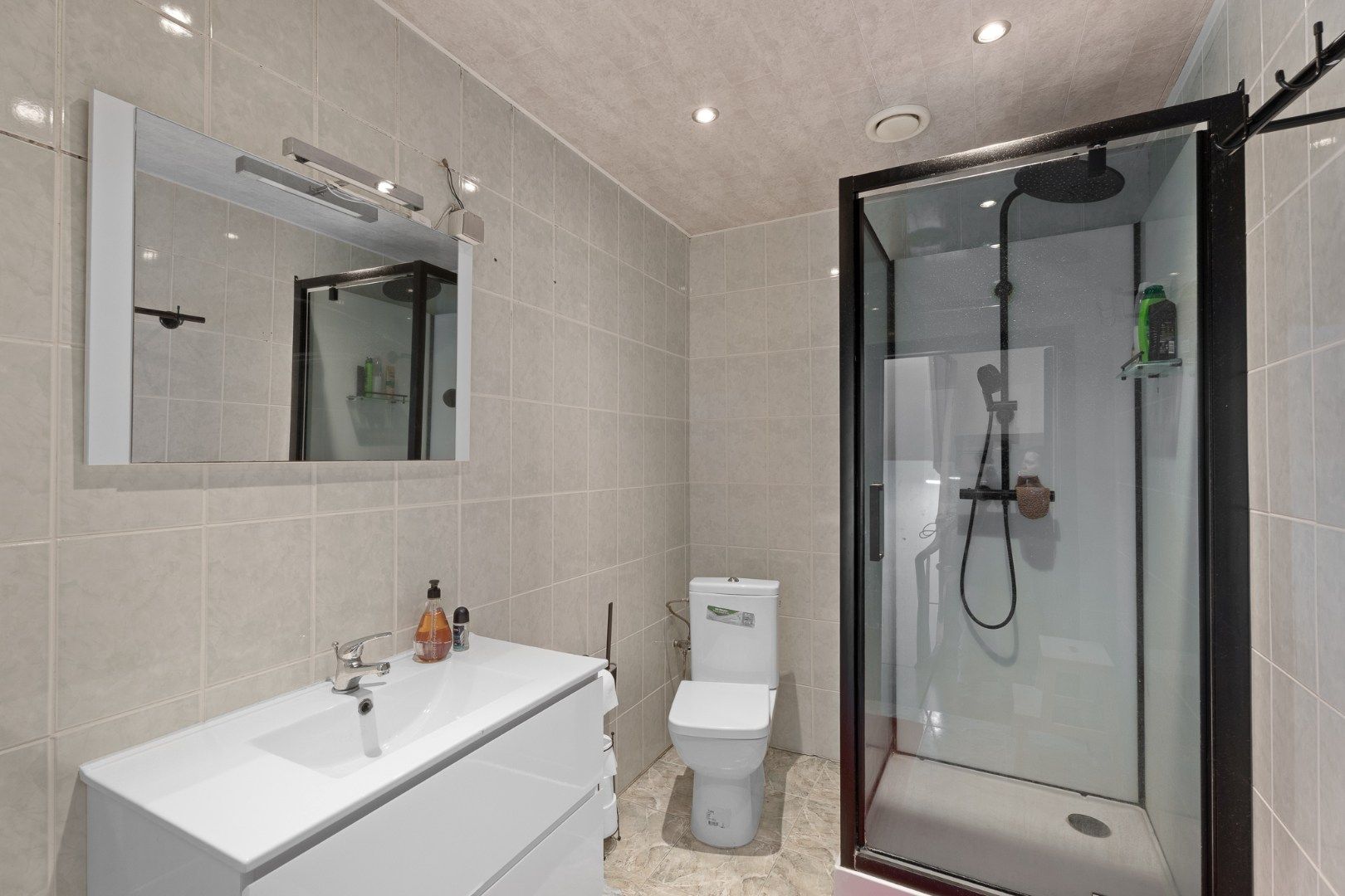 Instapklare eengezinswoning  in de Bloemekenswijk met RICHTPRIJS foto 16