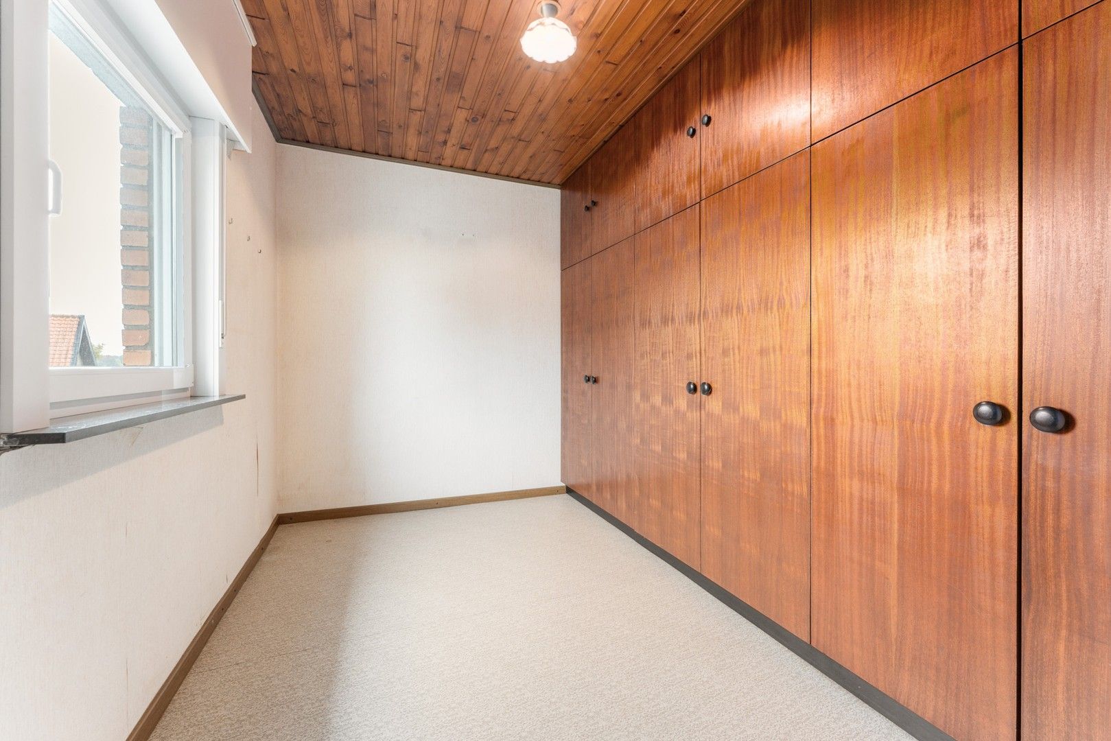 Lichtrijke en stevig gebouwde halfopen woning op een perceel van 794 m² foto 14