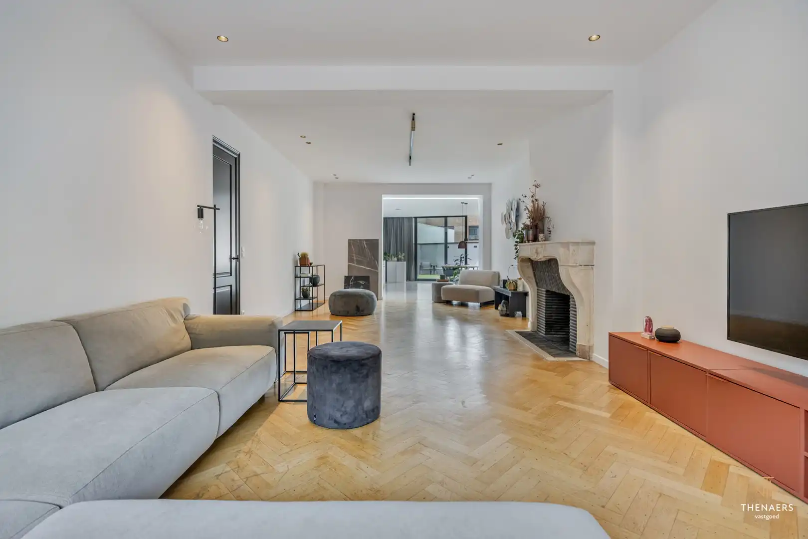 Stijlvol gerenoveerde karakterwoning nabij het centrum van Sint-Truiden. foto 2