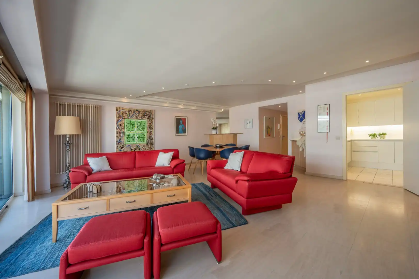 Ruim en breed appartement met goed zijdelings zeezicht foto 3