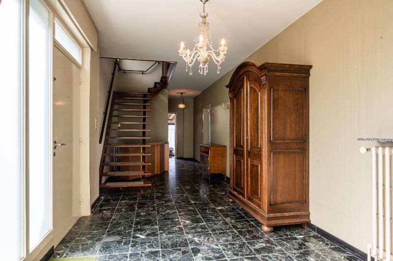 Zeer degelijke woning met veel potentieel foto 8
