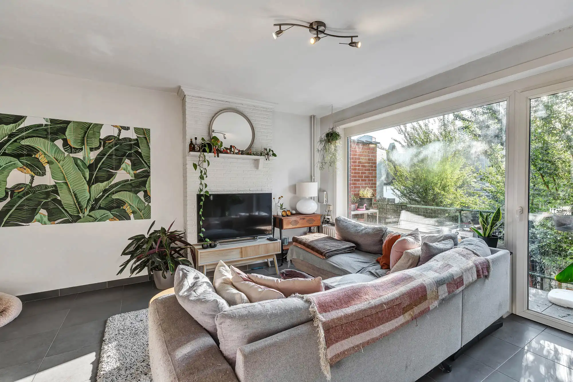 Te renoveren halfopen woning met tuin op toplocatie foto 2