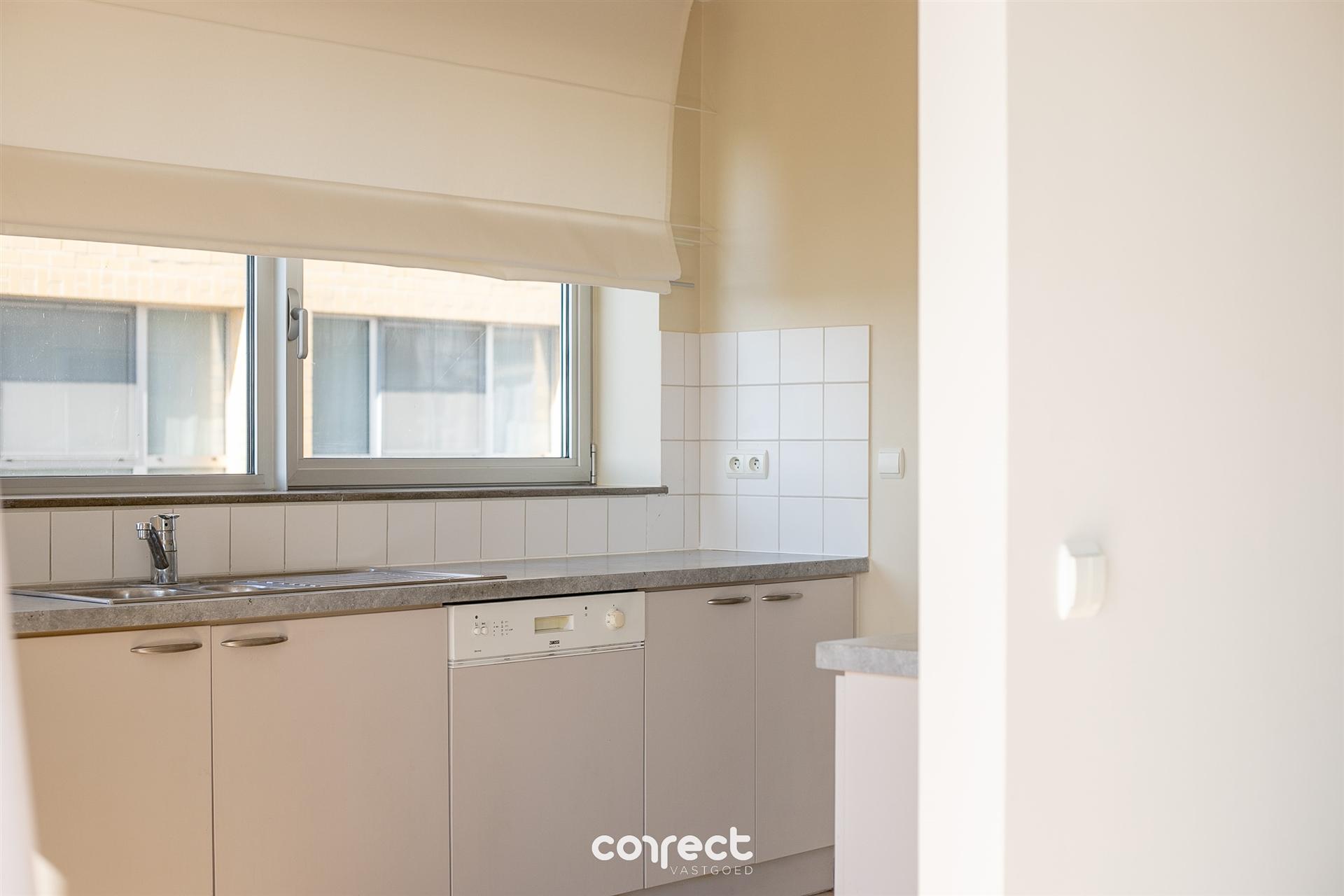 Lichtrijk en instapklaar 3 slaapkamer appartement met zicht op de IJzer. foto 9