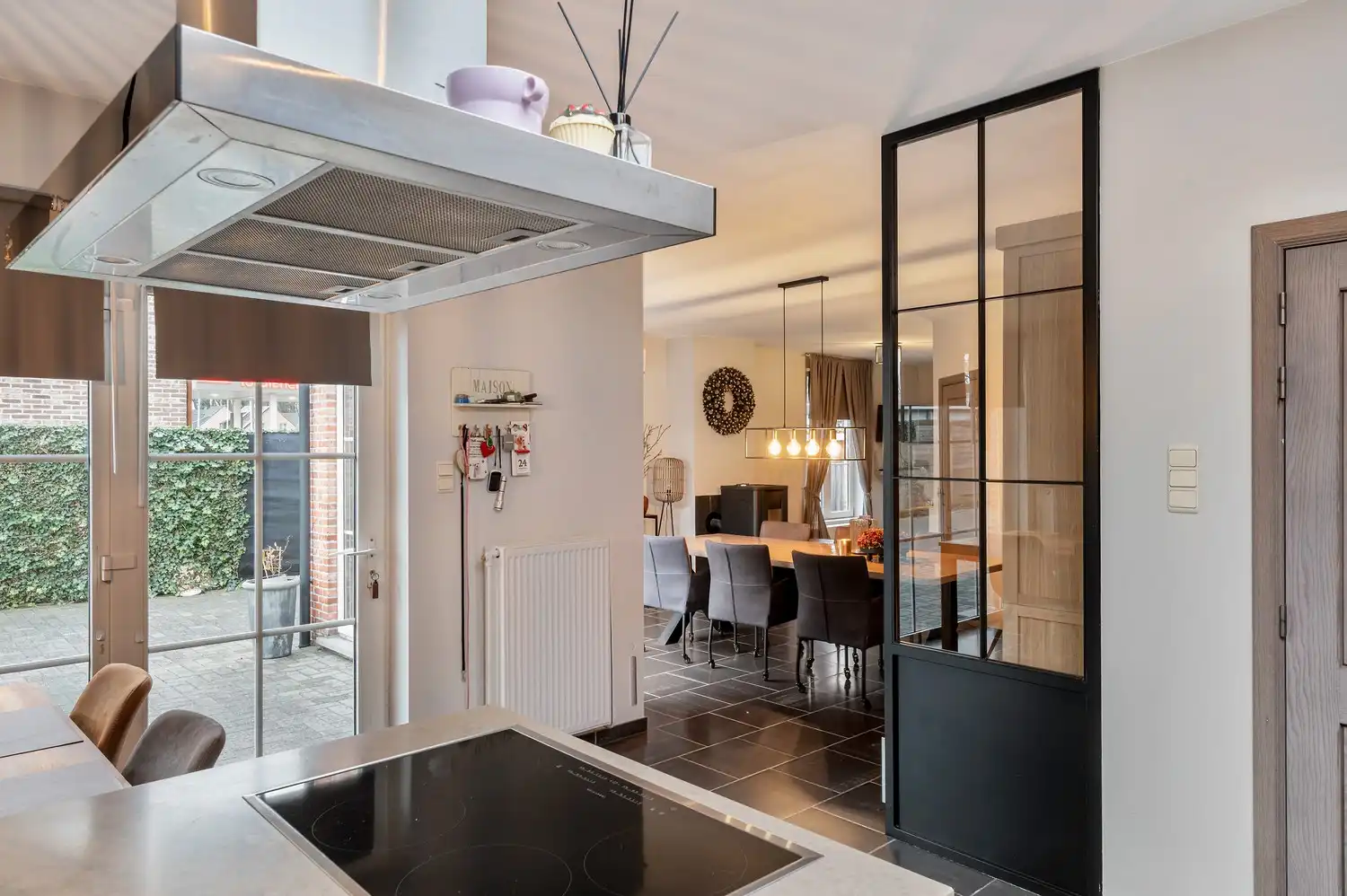 Ruime, instapklare pastorijwoning met bijgebouw op 1 180 m². foto 15