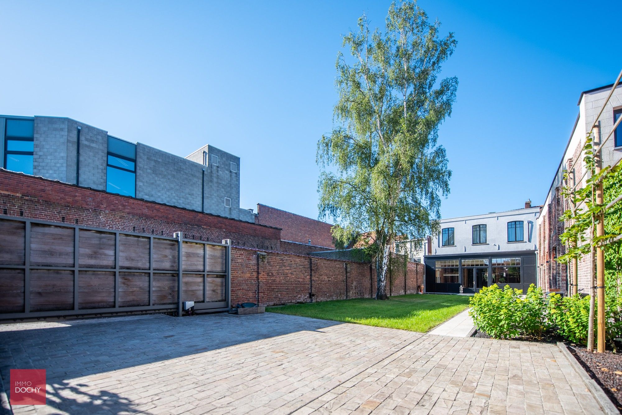 Volledige gerestaureerd klassevol herenhuis met polyvalente ruimte centrum Izegem foto {{pictureIndex}}