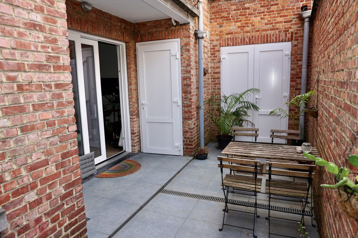 Gerenoveerd 1 slaapkamer appartement met groot terras/binnenkoer en garage. foto 12