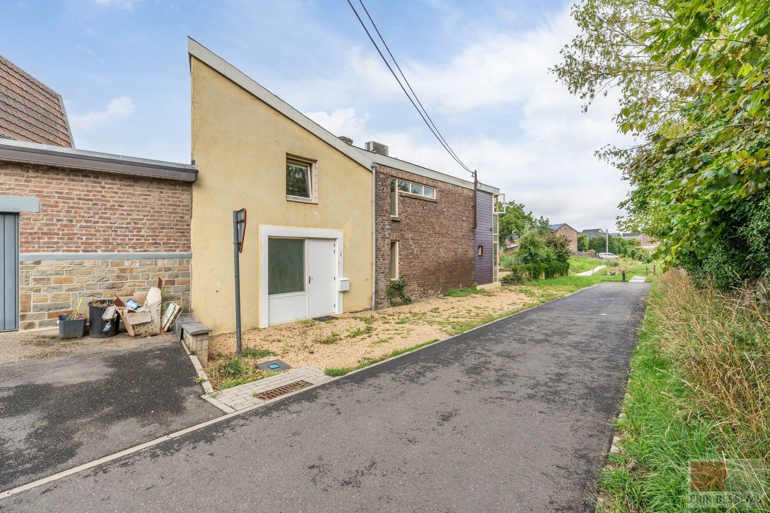 Gedeeltelijk gerenoveerde woning dat kan dienst doen als kangoeroe-woning. foto {{pictureIndex}}