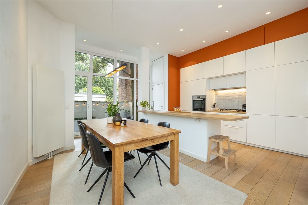 Gerenoveerde duplex met stadstuin foto 4