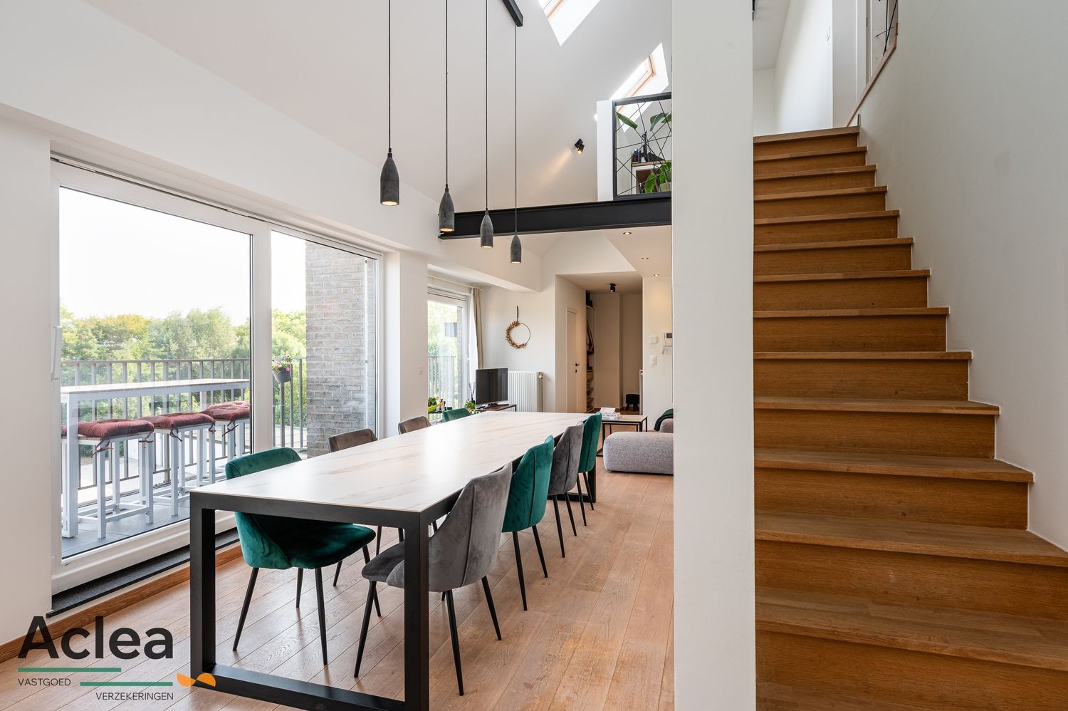 Lichtrijk, ruim duplex-appartement foto 17