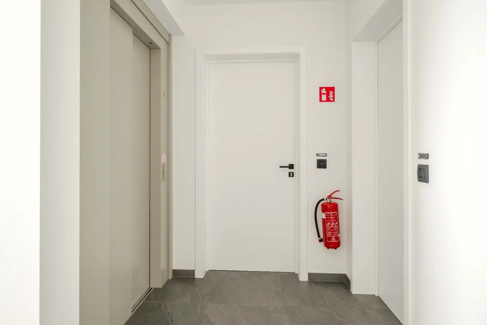 Instapklaar, energiezuinig appartement (2019) met terras in Beveren-Leie foto 13