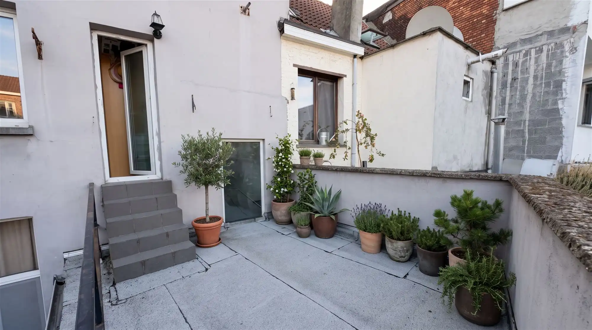 Rendabele opbrengsteigendom met 3 appartementen en handel. foto 11