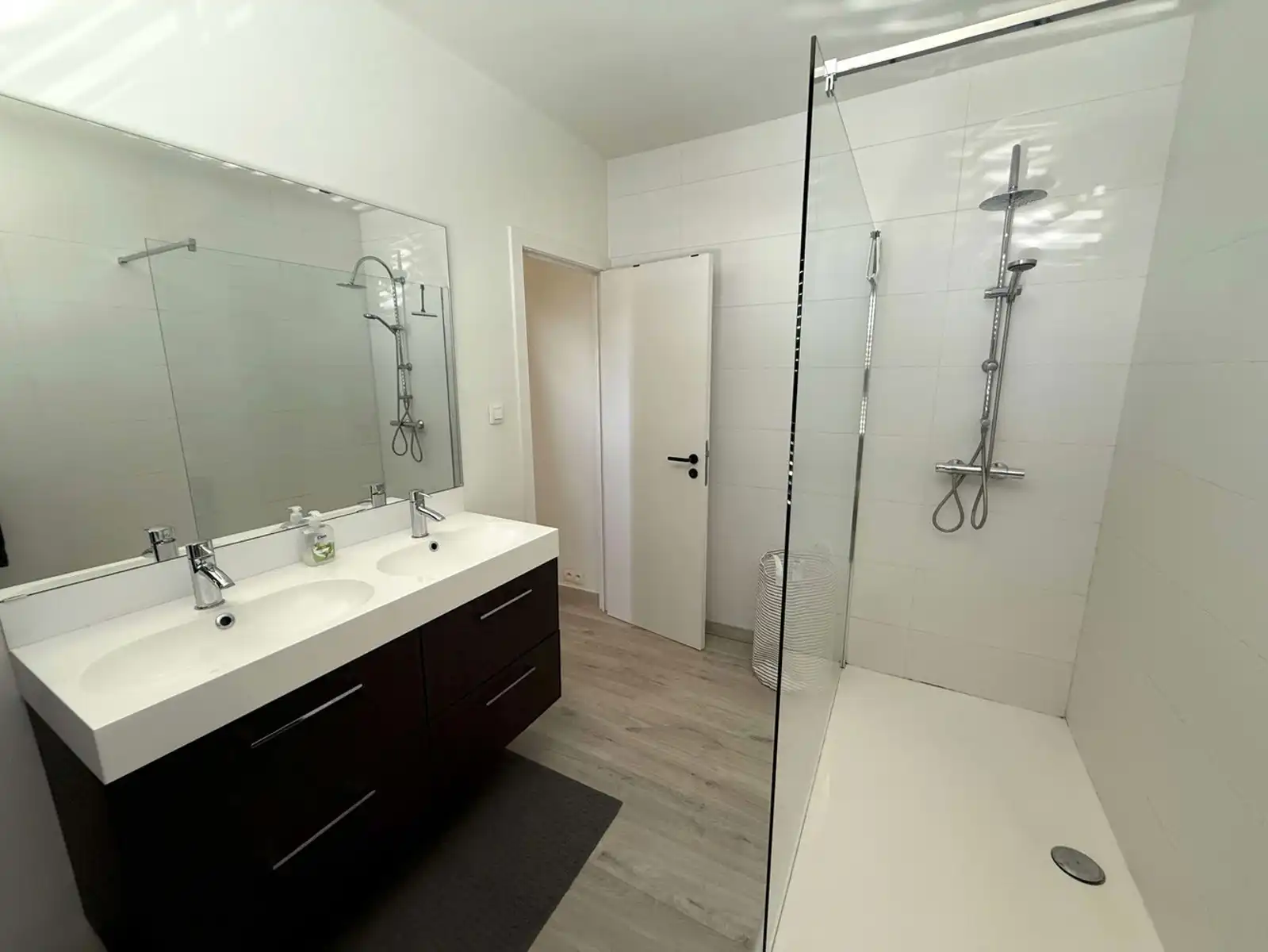 Recent gerenoveerd en volledig gemeubeld rijhuis met tuin te huur foto 19