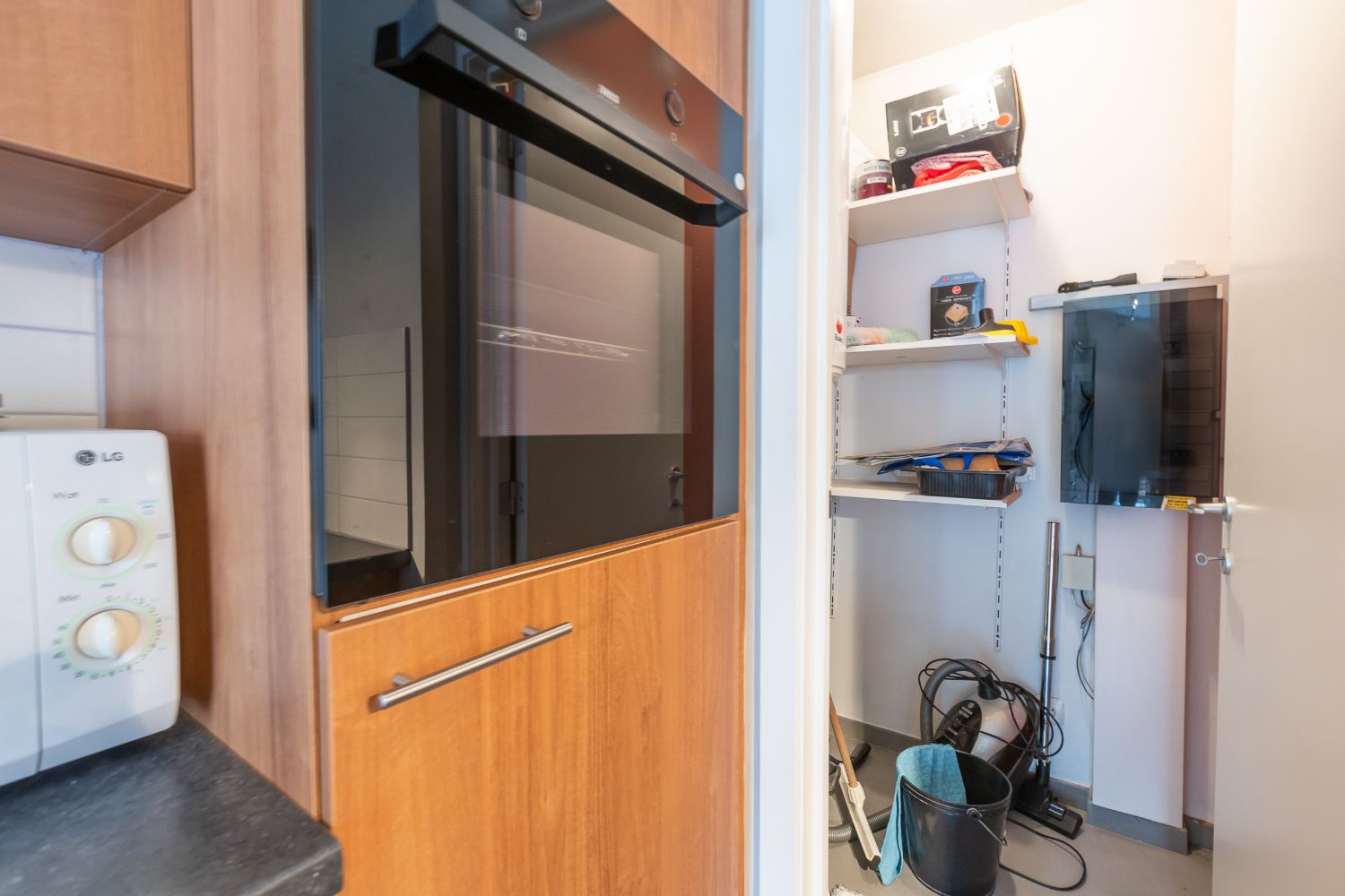 Ruim 2 slaapkamer appartement in het centrum van Oostende te koop! foto 9