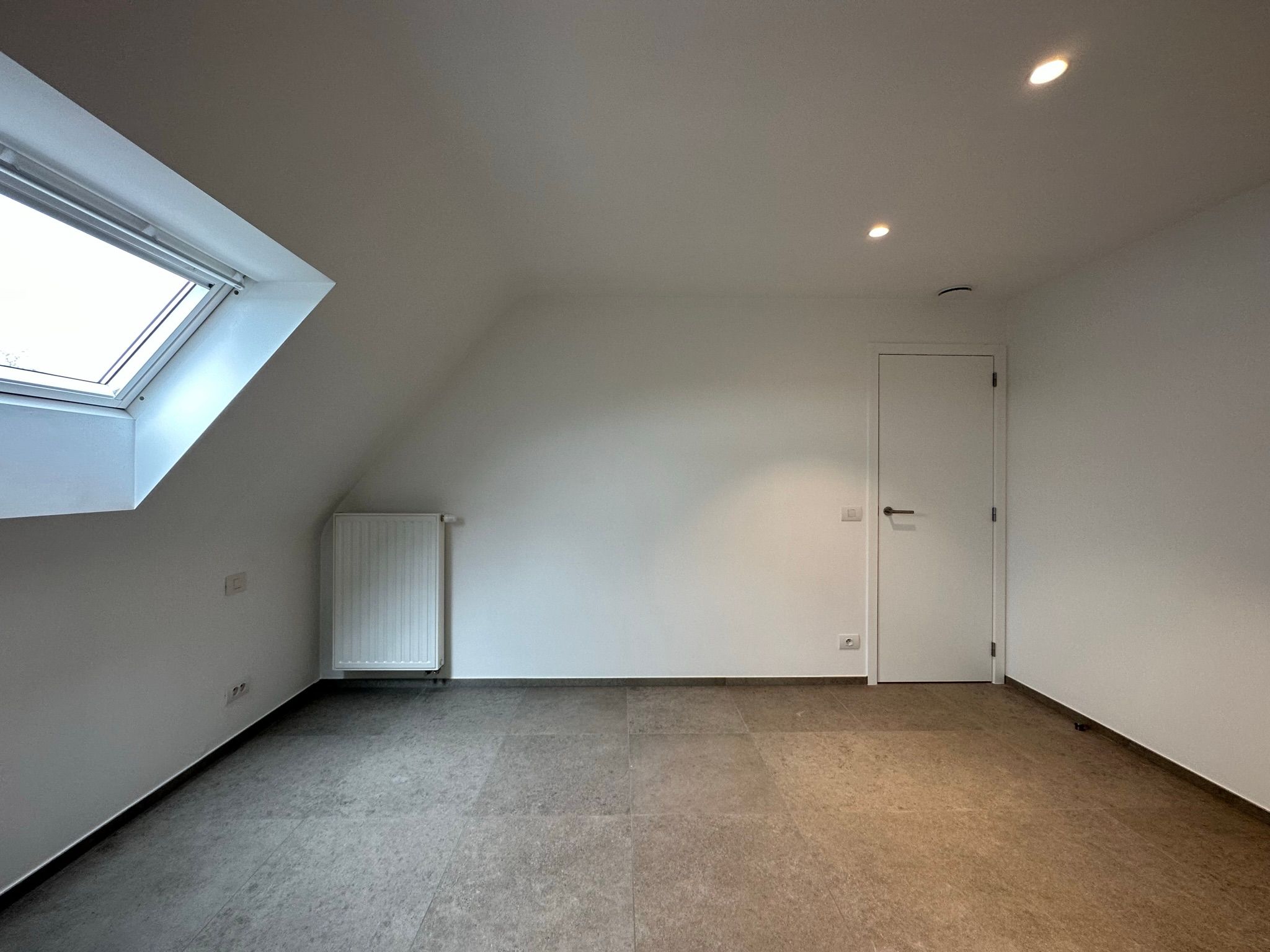 Recente nieuwbouwwoning met 4 slaapkamers foto 8