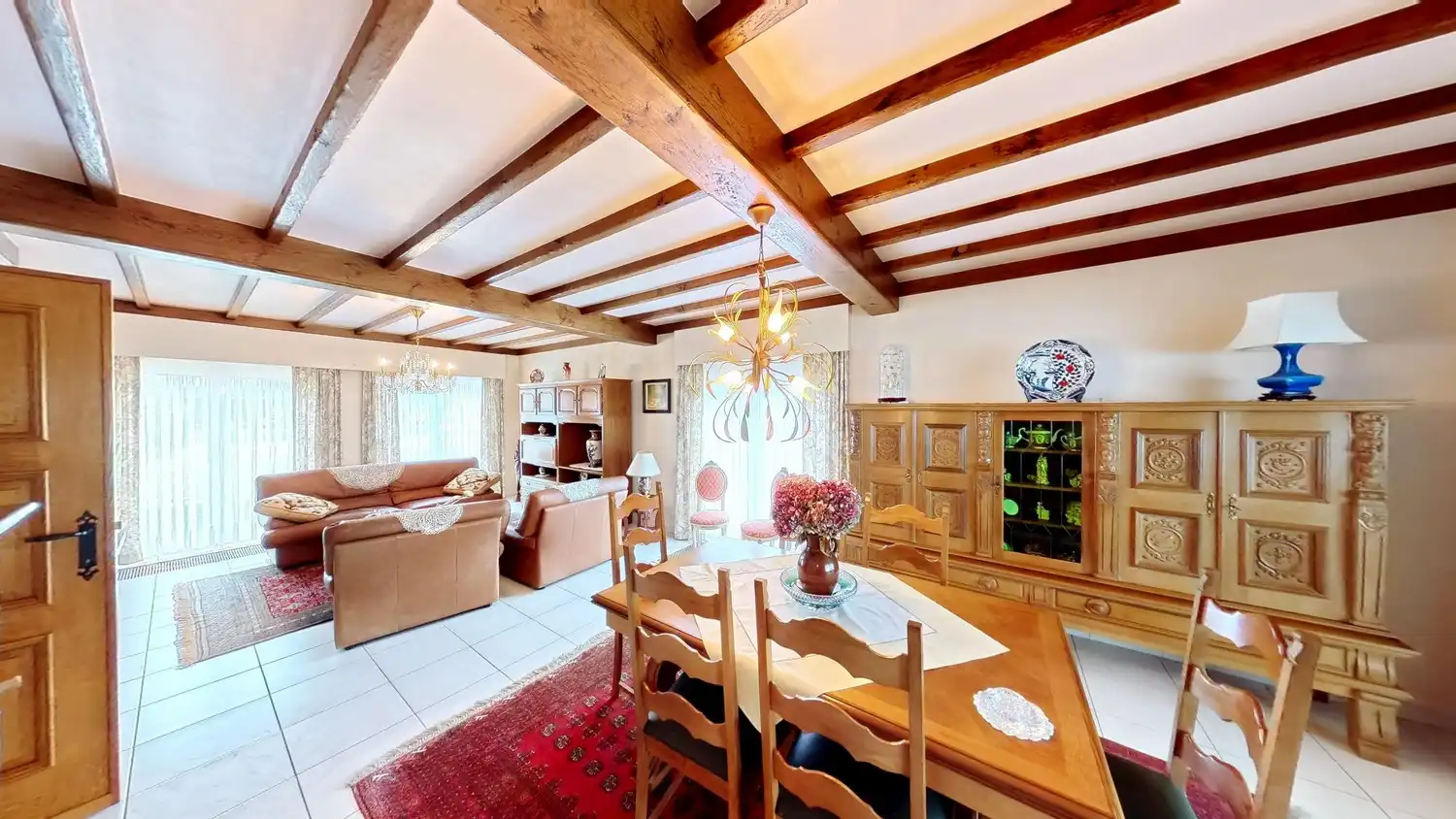 Ruime woning met 5 slaapkamers, winkelruimte én magazijn! foto 5