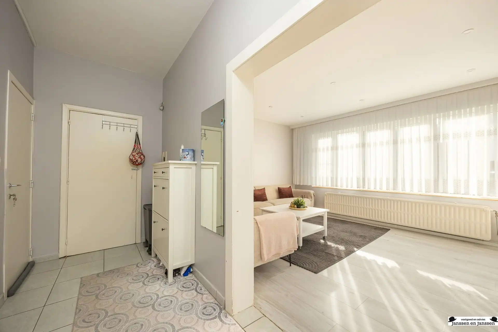 Gerenoveerd 2-slaapkamer appartement te Merksem foto 3