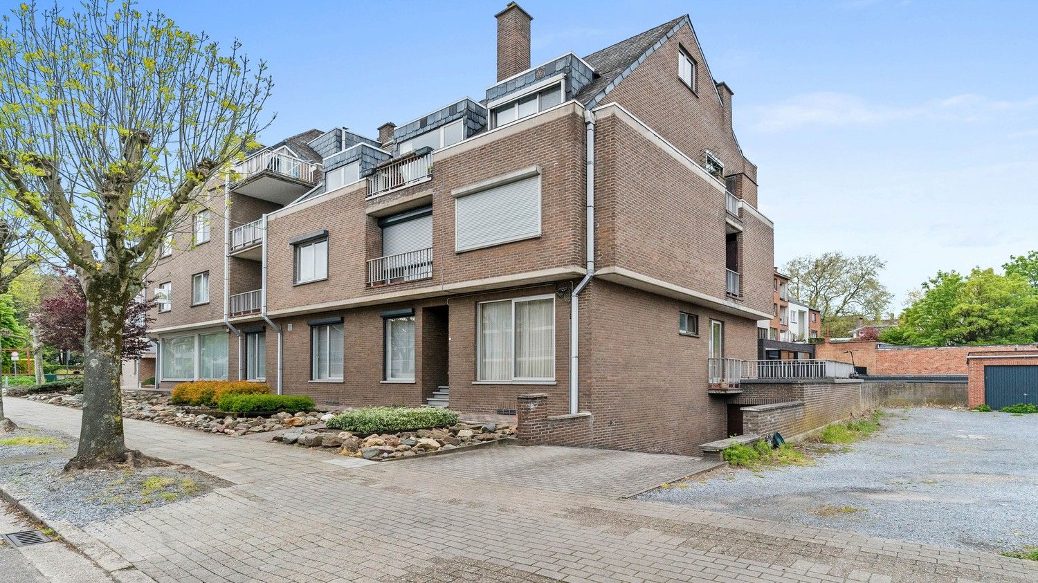 Appartement met 2 slaapkamers, privé-kelder en ondergrondse autostaanplaats foto 1