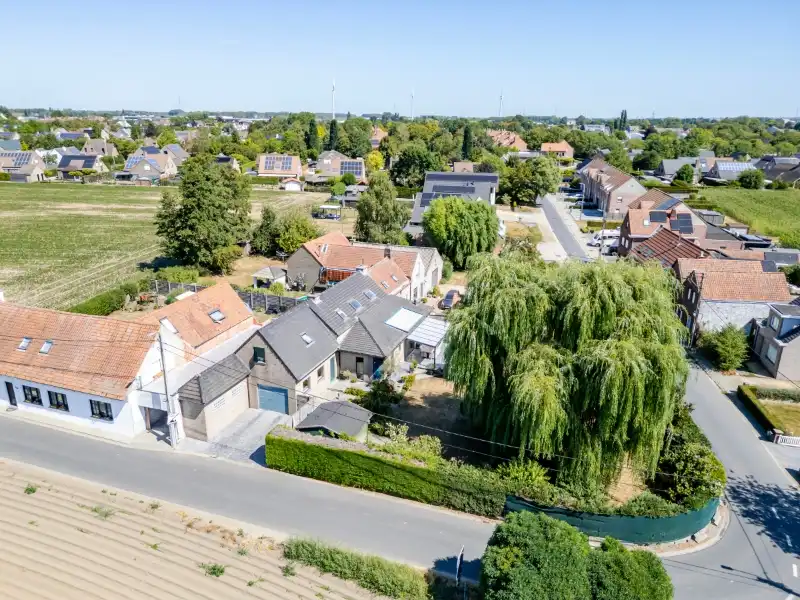 Instapklare woning in rustige woonwijk in Zwevegem foto {{pictureIndex}}