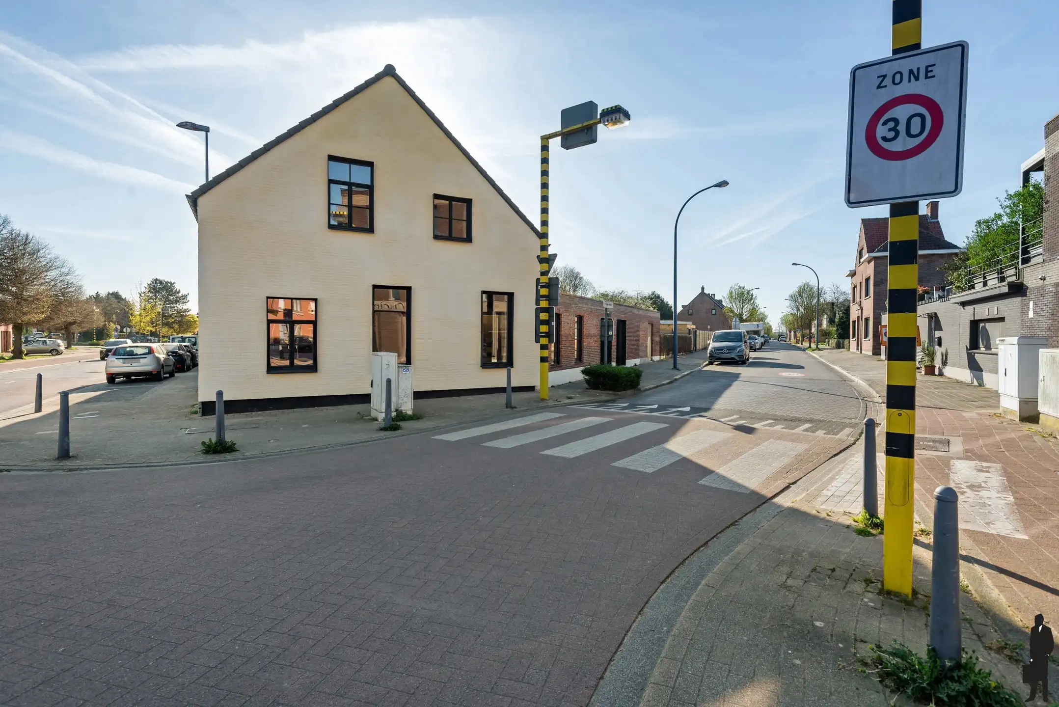 Af te werken gebouw in het centrum van Kontich-Kazerne foto 17