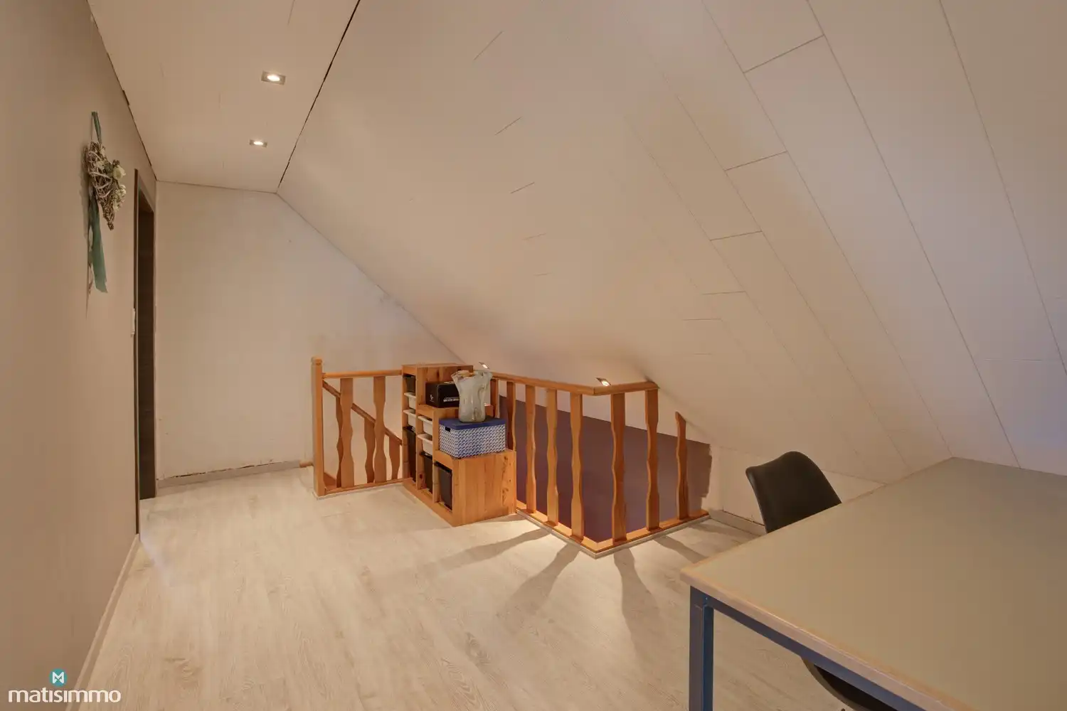 RUIME WONING MET 4 SLAAPKAMERS GELEGEN OP EEN RUSTIGE DOCH CENTRALE LOCATIE TE GENK foto 17