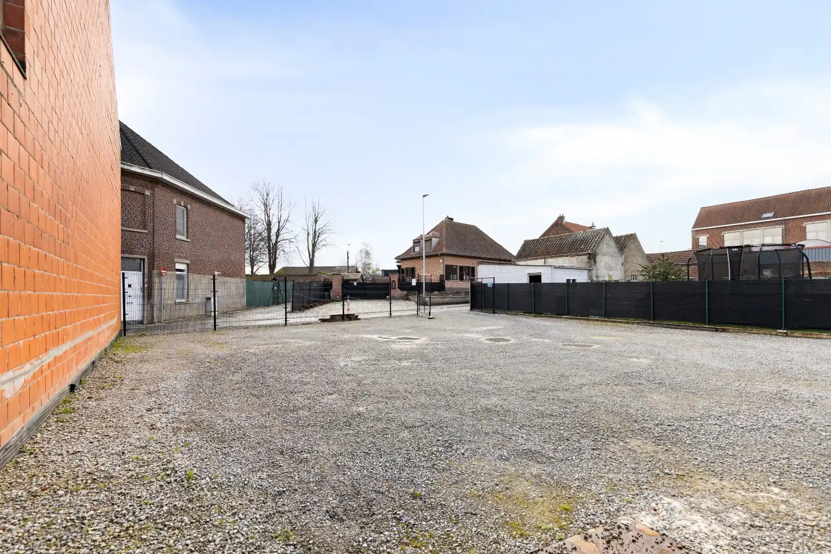 Vernieuwde loods en vergunde bouwgrond voor halfopen bebouwing te Lembeek foto 15