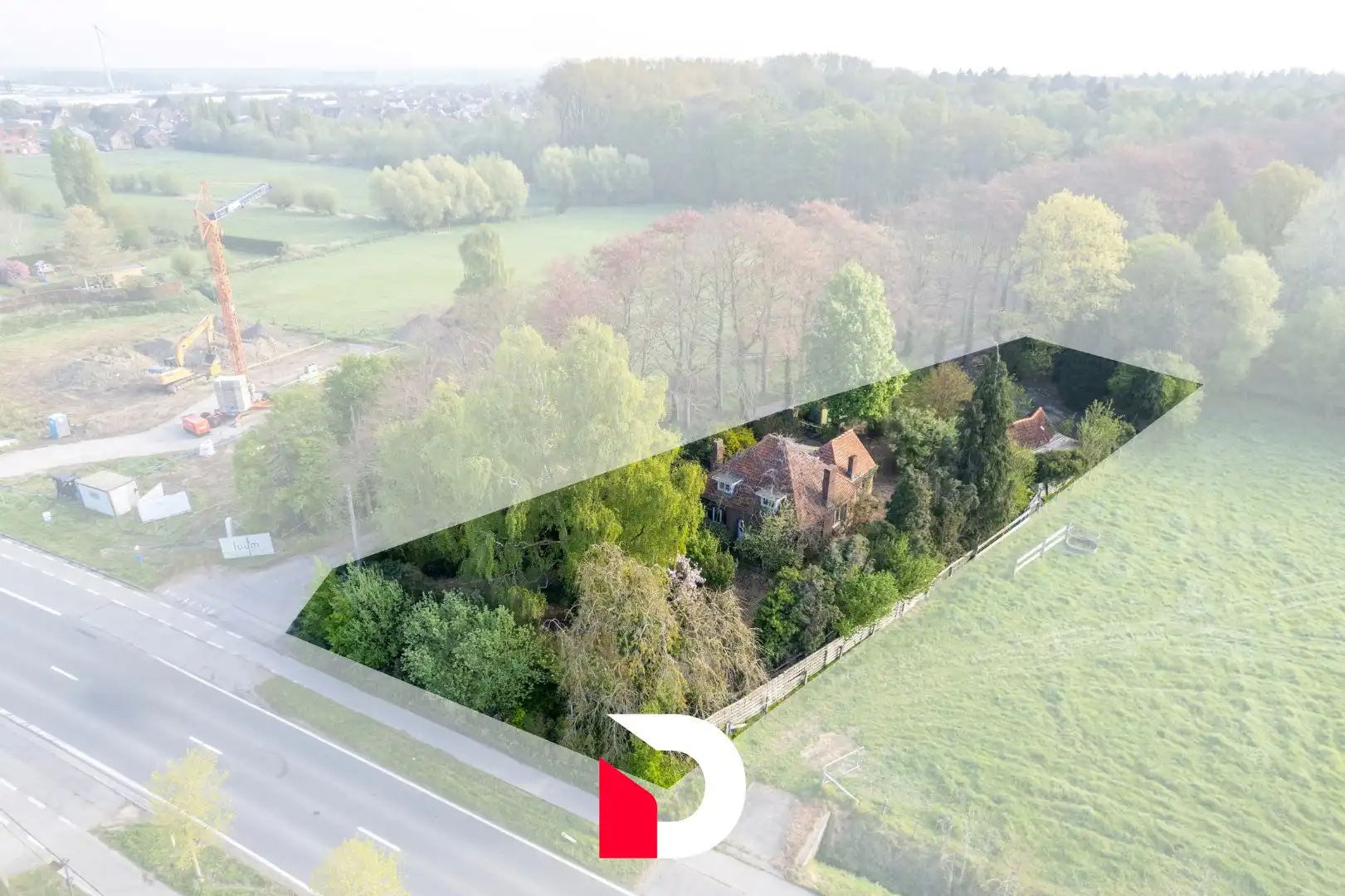 Uiterst charmante en te renoveren woning met weiland aan Merkenveld bos te Zedelgem  foto 4