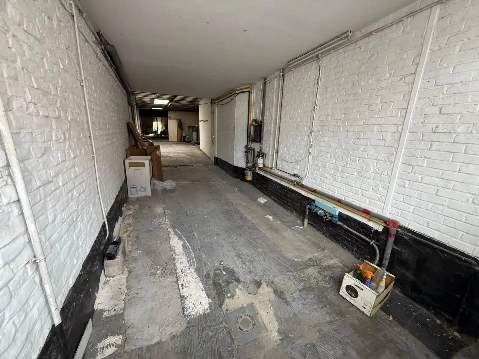 Ruime loods op gunstige locatie foto 2