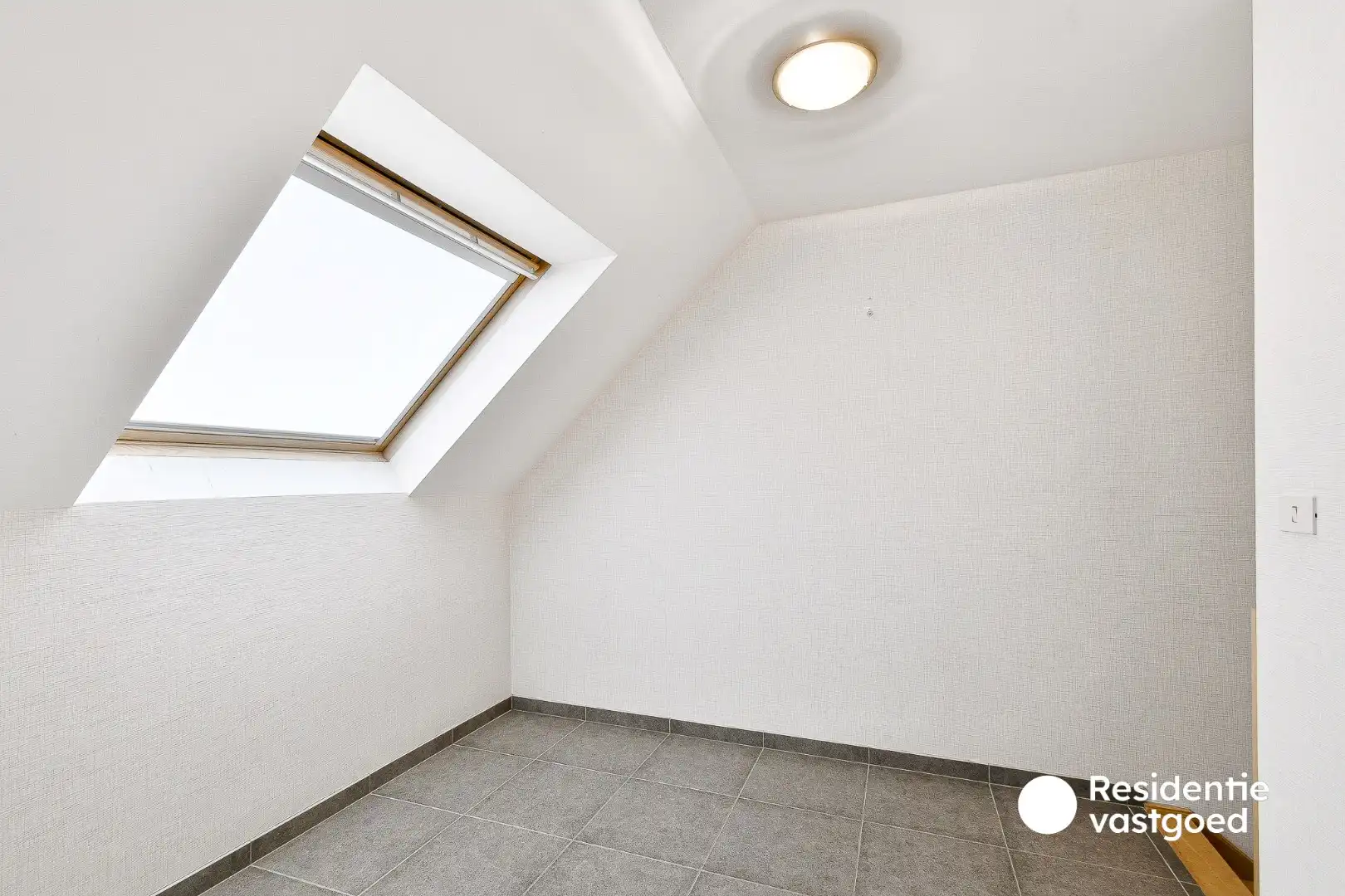 Duplex-appartement in rustige residentie met twee slaapkamers en terras foto 13