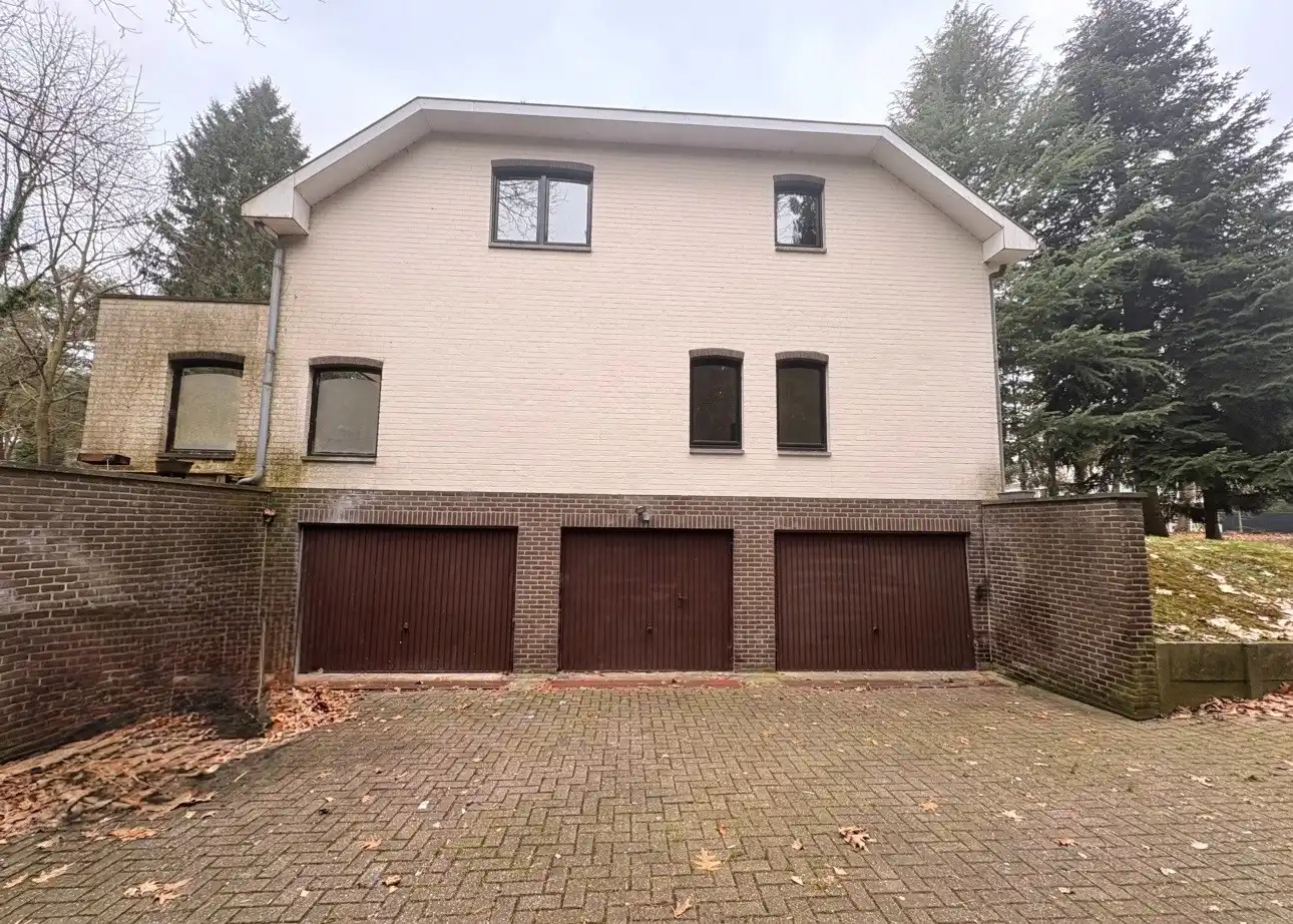 Uitzonderlijk ruime, vrijstaande woning met tuin te huur in Maasmechelen foto 3