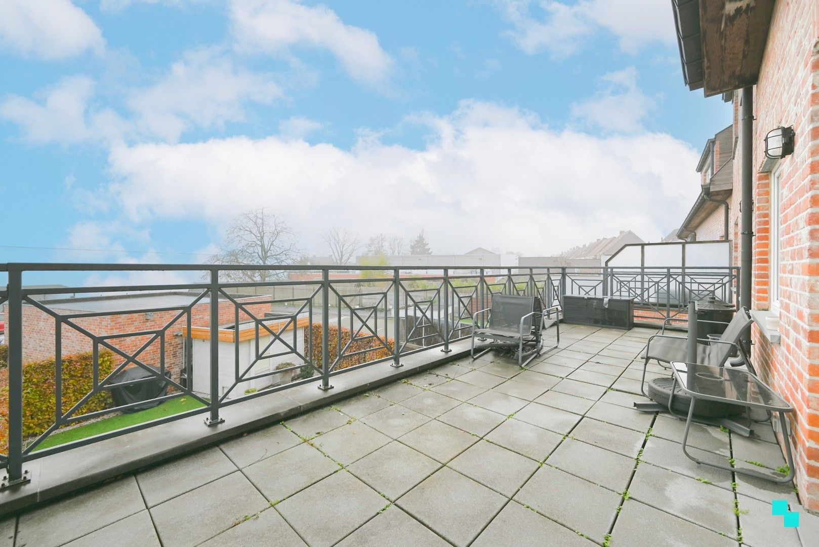 Appartement met ruim terras nabij centrum Oostrozebeke foto 9