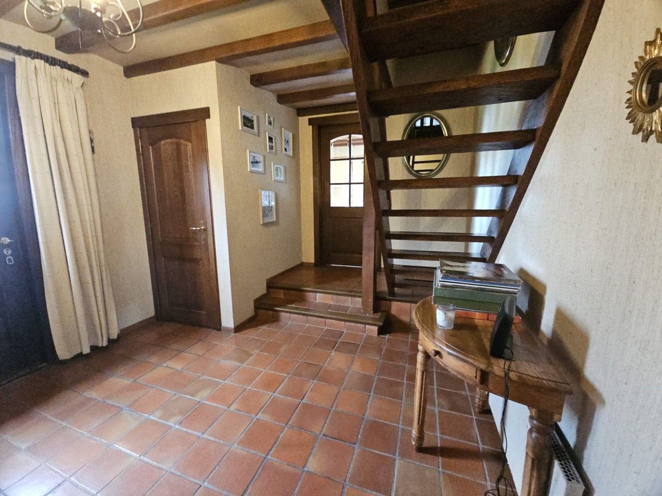 Karaktervol landhuis met bijgebouw op mooi, breed perceel met een opp. van 30a32ca foto 17