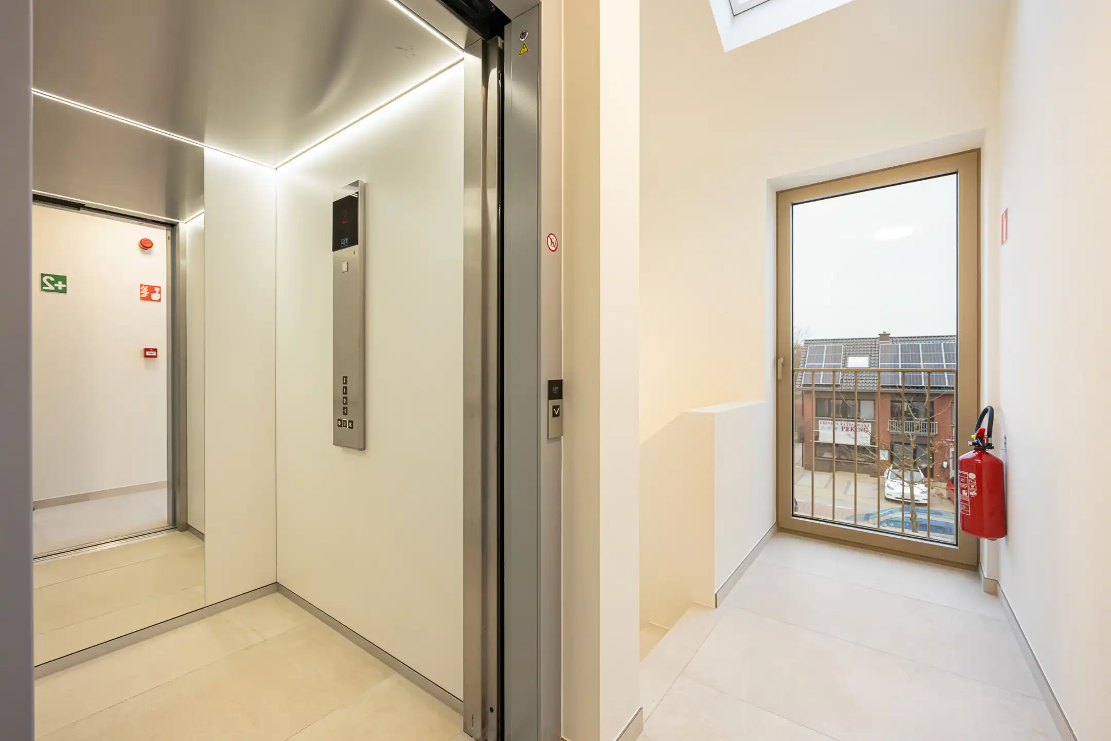 Nieuwbouw penthouse met 1 slaapkamer en groot terras foto 14