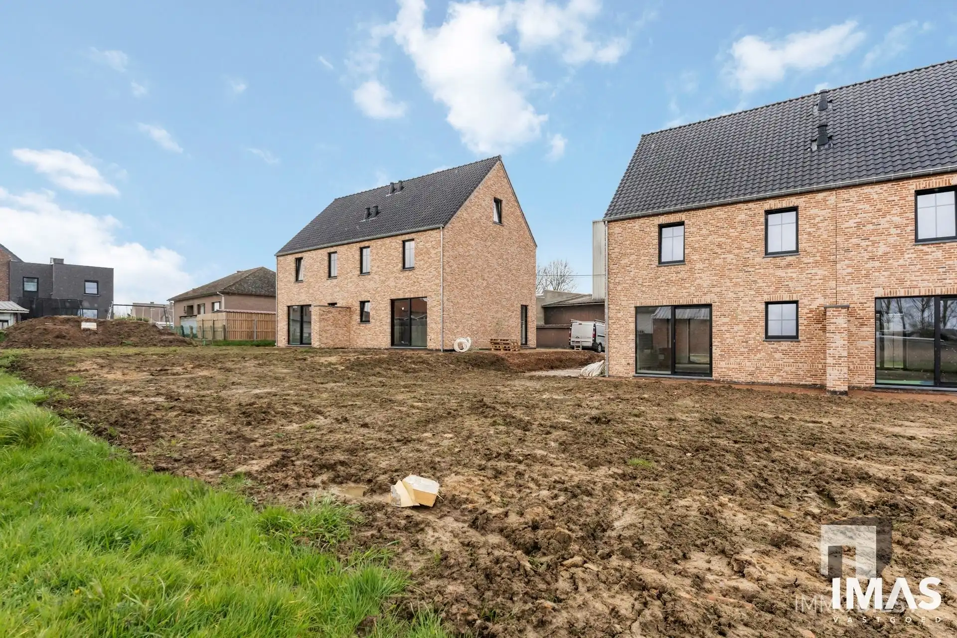 Nieuwbouwwoning in fermettestijl te Loksbergen foto {{pictureIndex}}
