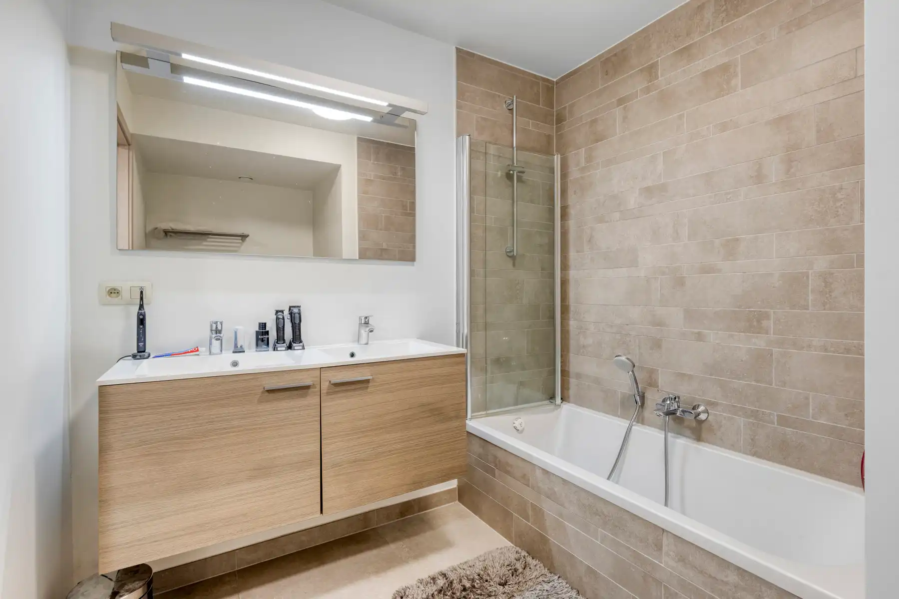 Instapklaar appartement met terras, 2 slpks en staanplaats  foto 11