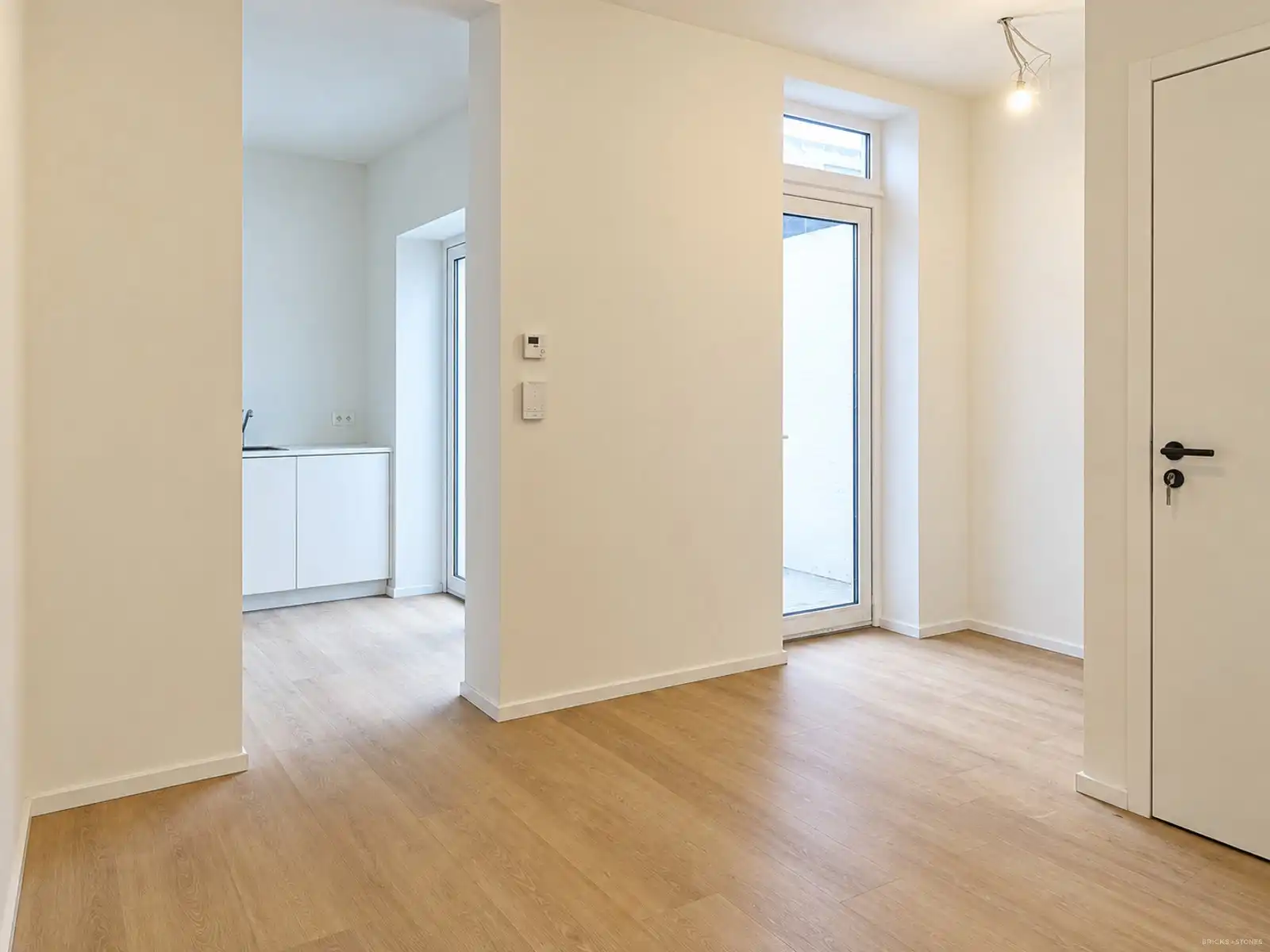 Smaakvol gerenoveerd commercieel gelijkvloers foto 4