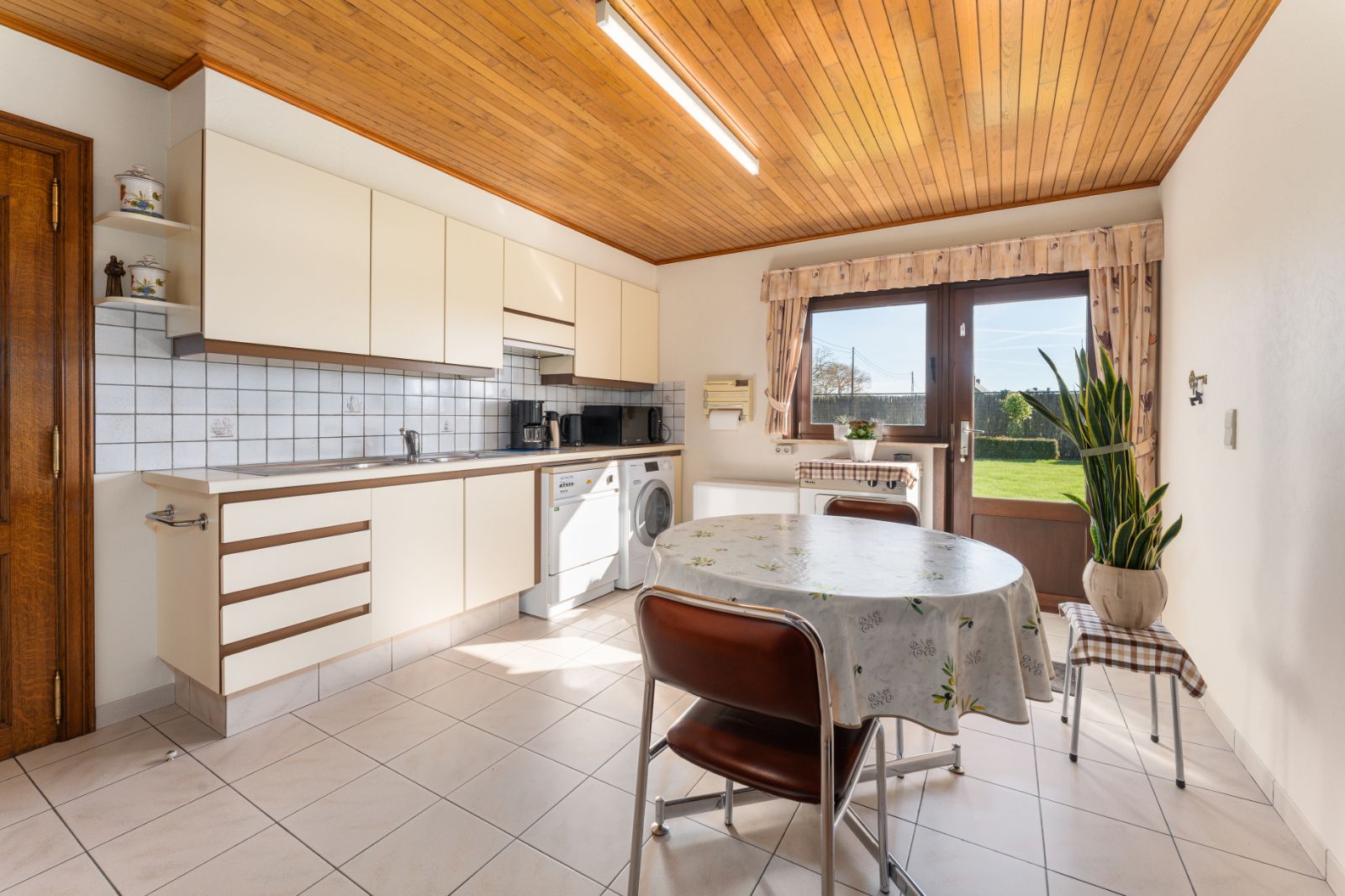 Villa met opslagruimte te huur foto 8