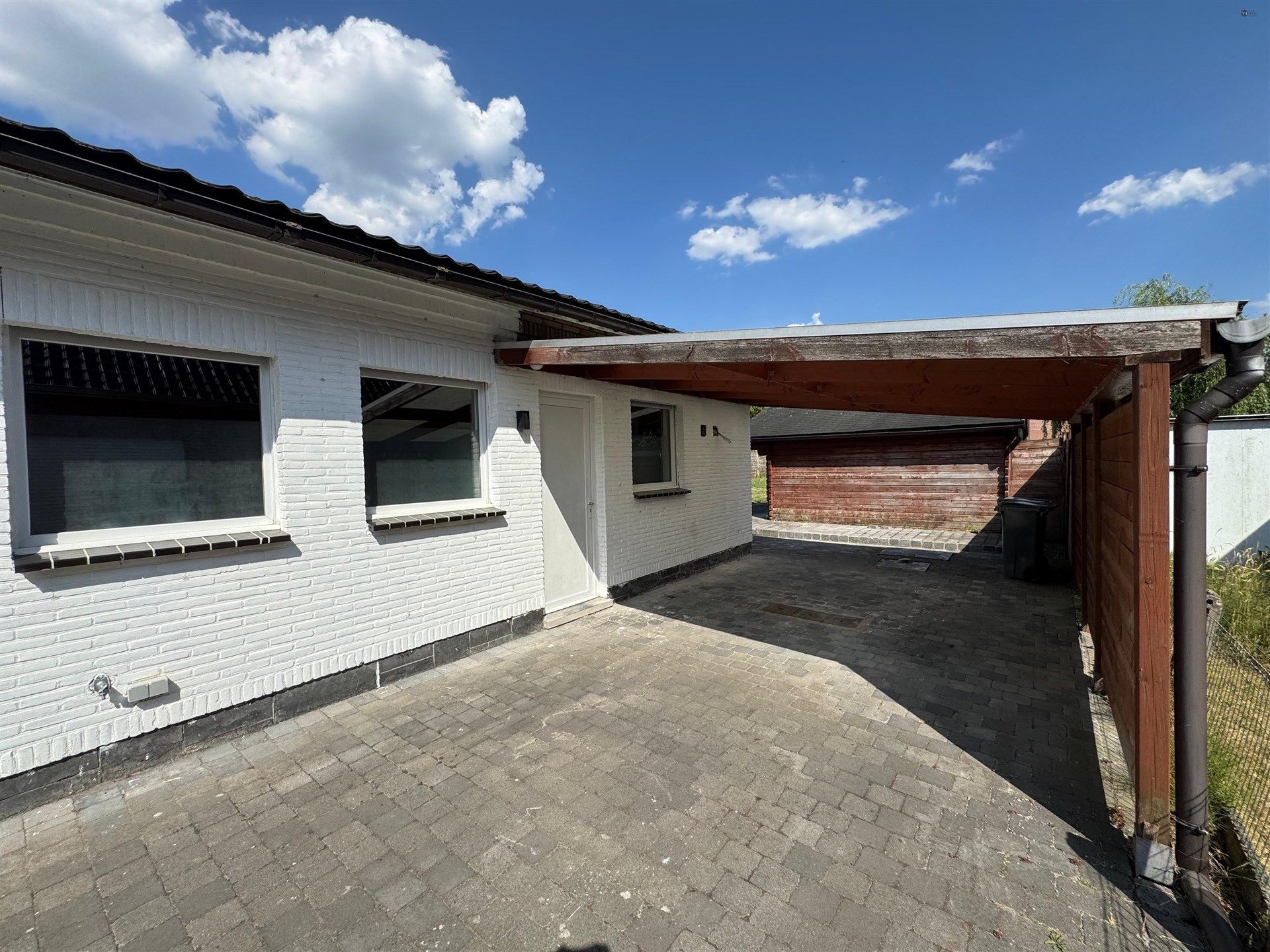 Centaal gelegen bungalow op 667m² grond foto 16