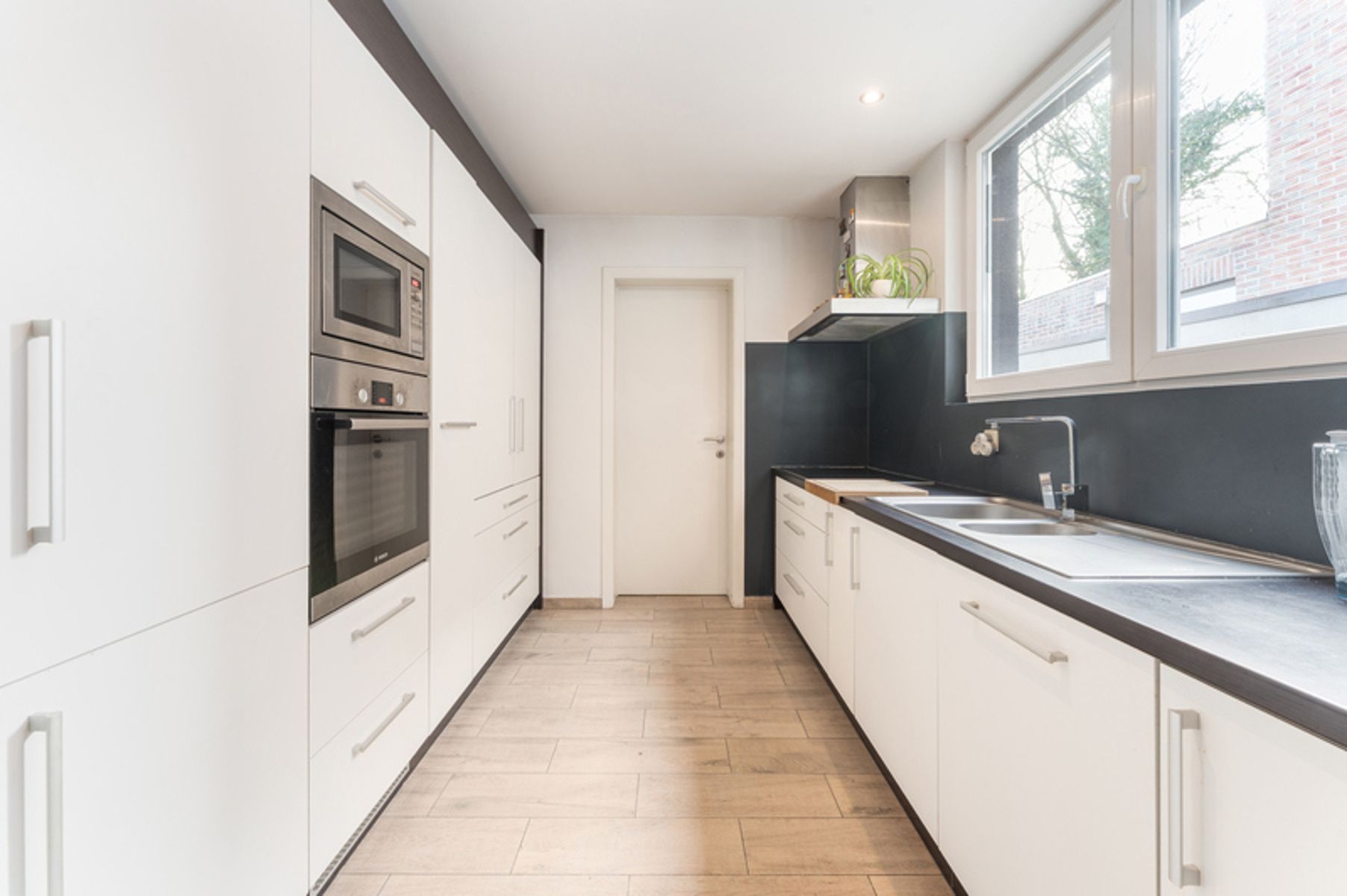 Vernieuwde woning met garage en stadstuintje foto 8